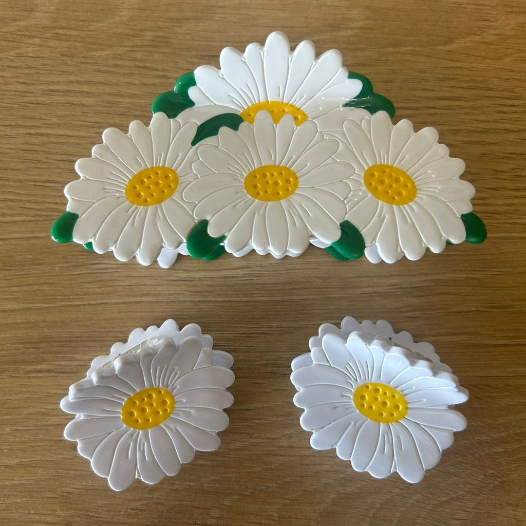 White Large Flower Claw Hair Clip